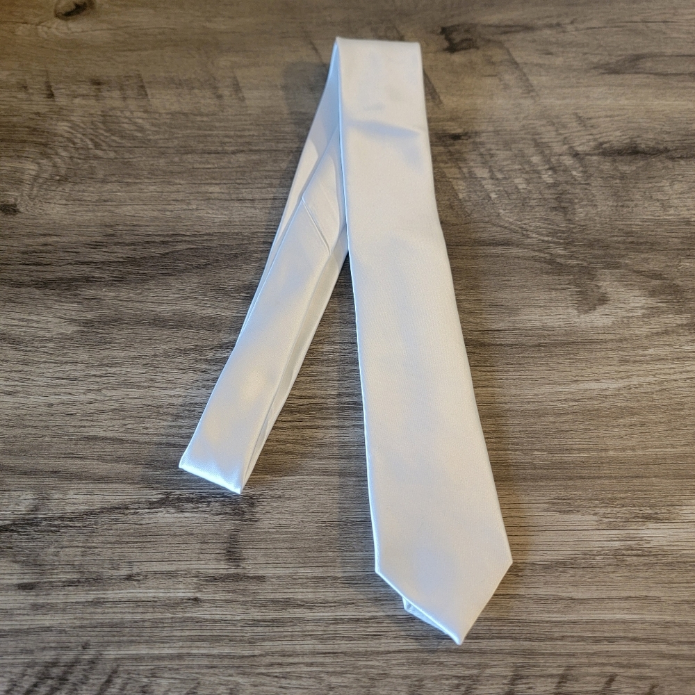 Apt. 9 Elegant White Tie